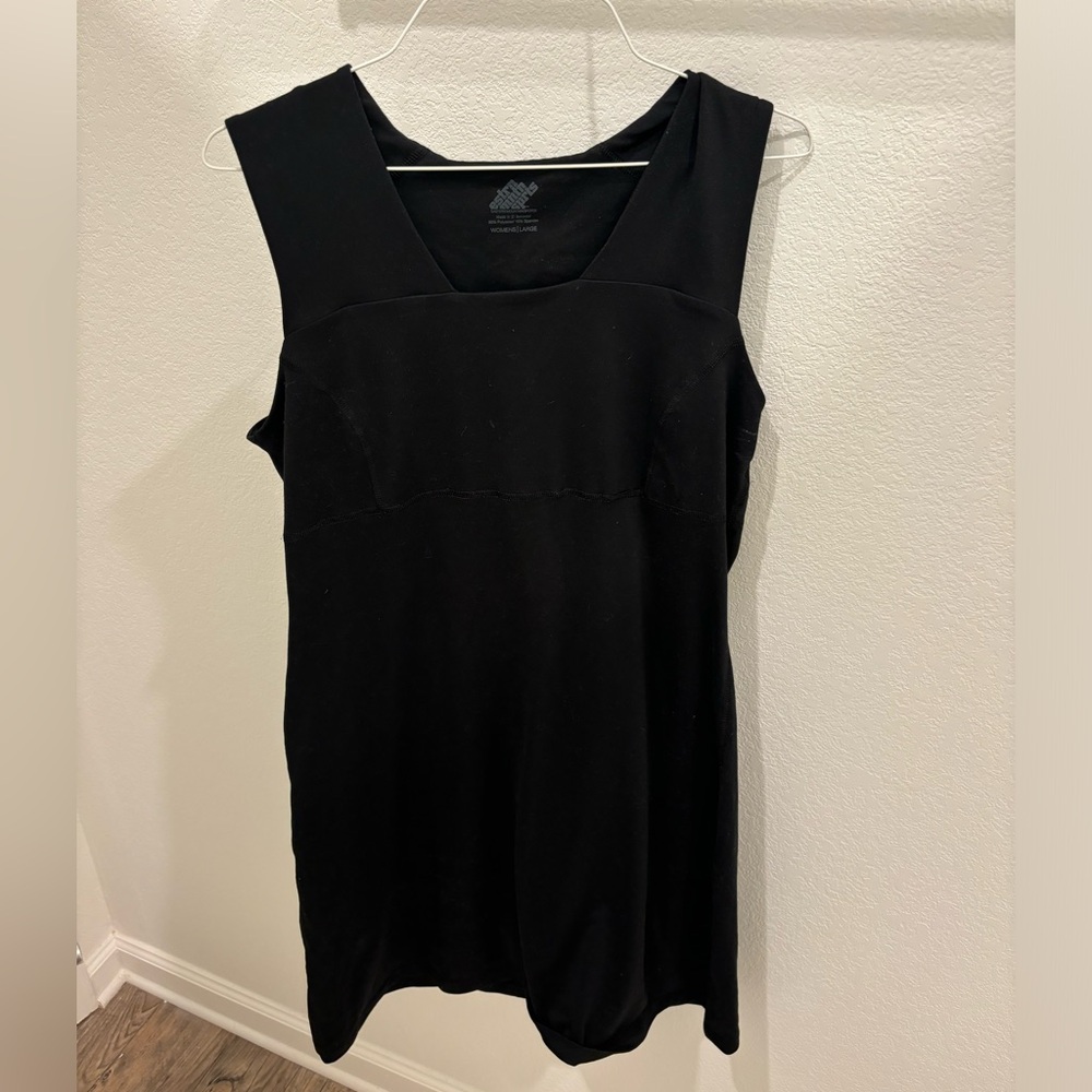 Eastern Mountain Sports athletic dress size large